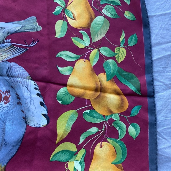 Hermes game bird autumn fruit print silk Carre 90cm - Picture 5 of 7